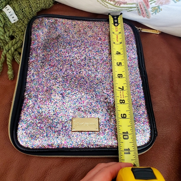 Betsey Johnson Rainbow Glitter Black Zip-Up iPad Case - Picture 3 of 8